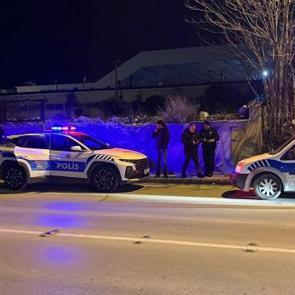 Bı&ccedil;aklayan 17, yaralanan 17 yaşında: Arkadaş kavgasında kan aktı!