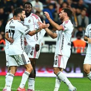 Bomba iddia! Beşiktaş'ın kaptanı İngiliz deviyle g&ouml;r&uuml;şt&uuml;