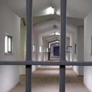 Cezaevinde tartışma kavgaya d&ouml;nd&uuml;: Sakarya'da 21 h&uuml;k&uuml;ml&uuml; hastanelik oldu