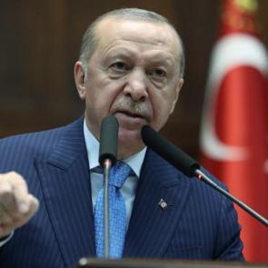 Cumhurbaşkanı Erdoğan'dan bayrağımıza saldıranlara sert tepki: Hainlerden hesap soracağız!