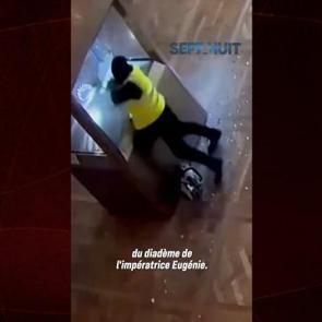 D&uuml;nyanın konuştuğu Fransa'daki Louvre soygununun yeni g&ouml;r&uuml;nt&uuml;leri ortaya &ccedil;ıktı