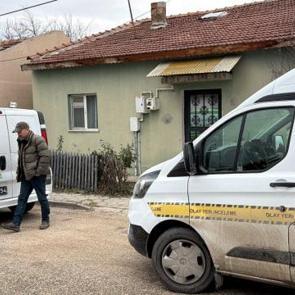Eskişehir'de ş&uuml;pheli &ouml;l&uuml;m: Alkol alıp eve geldi, sabaha &ccedil;ıkamadı