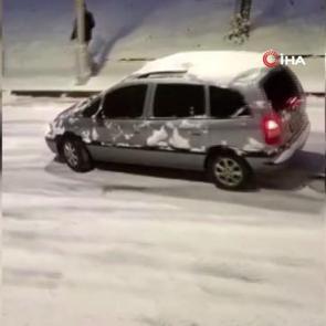 İstanbul'da yollar buz pistine d&ouml;nd&uuml;! Trafik kazaları peş peşe geldi