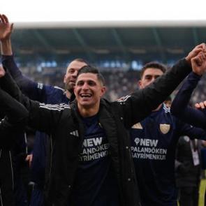 Kıran kırana şampiyonluk yarışı! Lideri devirip S&uuml;per Lig ateşini yaktılar