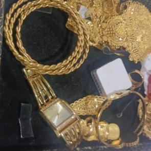 Kumaşların arasında buldu! 2 milyon TL değerinde altını sahibine teslim etti...