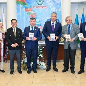 'D&uuml;nyanın &ccedil;atısındaki T&uuml;rkler' Pamir Kırgızları T&Uuml;RKSOY'da tanıtıldı