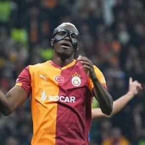 Osimhen'den İtalyanlara bomba s&ouml;zler! Resmen dert yandı: Bana k&ouml;pek gibi davrandılar