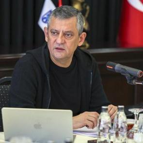 &Ouml;zg&uuml;r &Ouml;zel, Cumhurbaşkanlığı Aday Ofisi toplantısına katıldı