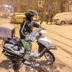 Valilikler peş peşe a&ccedil;ıkladı! Motosiklet, skuter ve motokuryerlerin trafiğe &ccedil;ıkması yasak