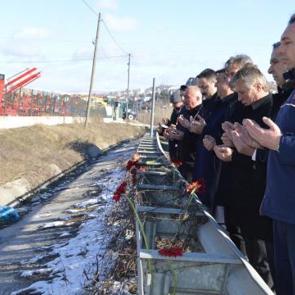 Samsunspor kafilesinin 37 yıl &ouml;nce ge&ccedil;irdiği trafik kazasında &ouml;lenler anıldı