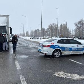 Sivas-Malatya kara yolu ulaşıma kapandı
