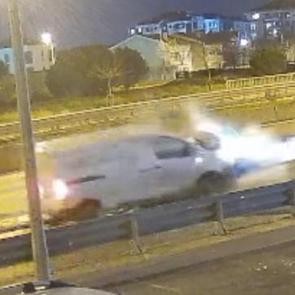 Tekirdağ'da alkoll&uuml; s&uuml;r&uuml;c&uuml;n&uuml;n kullandığı ara&ccedil; bariyere ok gibi saplandı