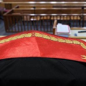 &Uuml;niversitede sahte diploma skandalı! Bir kişi tutuklandı