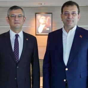 Abdulkadir Selvi'den &Ouml;zg&uuml;r &Ouml;zel iddiası: Cumhurbaşkanı adaylığına hazırlanıyor