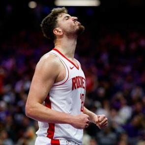 Alperen Şeng&uuml;n, Rockets'ın galibiyetine "double-double"lık katkı sağladı