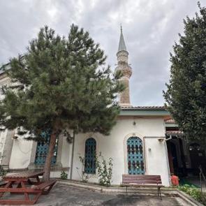 Bala S&uuml;leyman Ağa Camii: Doyuran ve koruyan bir k&uuml;lliyenin yaşayan hik&acirc;yesi