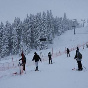 Batı Karadeniz&rsquo;in en uzun kayak pisti! Maceraseverler akın etti