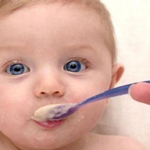 Bebeklerde ani kusmalara dikkat! Belirtiler hızlı seyredebilir