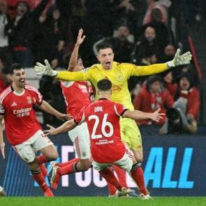 Benfica'dan tarihi galibiyet: 90+8'de kaleci Trubin'in gol&uuml;yle turu ge&ccedil;tiler