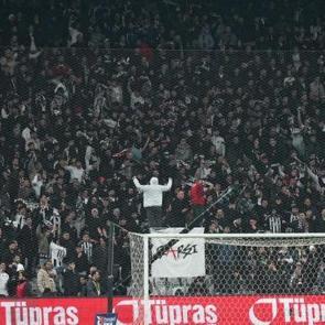 Beşiktaş trib&uuml;nlerinde 'İstifa' sesleri!
