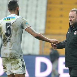 Beşiktaş'ın eski yıldızı kul&uuml;be &ouml;nerdiği futbolcuyu a&ccedil;ıkladı! G&ouml;r&uuml;şmeler başlamadan bitti