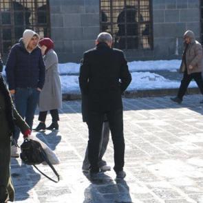 Diyarbakır&rsquo;ı keşfettiler! Soğuk havalar turistleri durduramadı