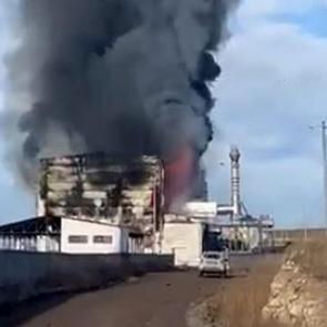 Enerji santralinde korkutan yangın: 1,5 saatte s&ouml;nd&uuml;r&uuml;ld&uuml;!