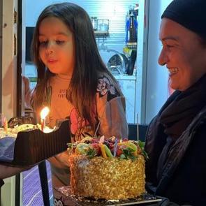 Hatay'da enkazdan &ccedil;ıkarılmıştı: 4 yaşındaki Alya doğum g&uuml;n&uuml; isteğiyle i&ccedil; ısıttı