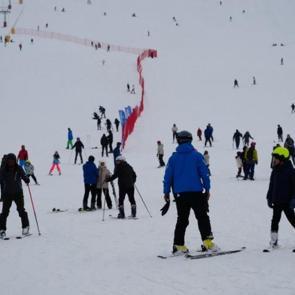 Ergan Kayak Merkezi ara tatilin son g&uuml;n&uuml;nde doldu taştı  