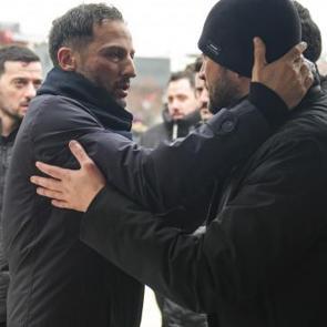 Fenerbah&ccedil;e camiasının acı g&uuml;n&uuml;! Serdal Adalı yalnız bırakmadı