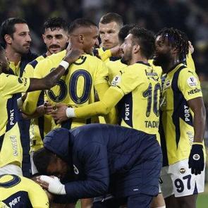 Fenerbah&ccedil;e'nin eski yıldızından 'ırk&ccedil;ılık' iddiası: Kul&uuml;ps&uuml;z kaldı