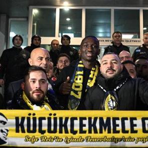 Fenerbah&ccedil;e'nin yeni forveti İstanbul'a geldi! Maliyeti a&ccedil;ıklandı