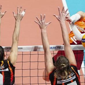 Galatasaray, Alman takımını 3-1'le ge&ccedil;ti