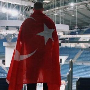 Kul&uuml;b&uuml; duyurdu! ABD'li oyuncu T&uuml;rk vatandaşı oldu