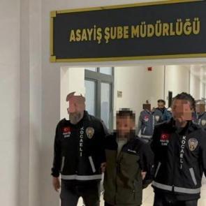 'Eşimi arıyordu' diyerek kuryeyi sokak ortasında &ouml;ld&uuml;rd&uuml;! Paranın &uuml;st&uuml;nde &ccedil;irkin not