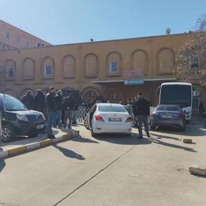 Mardin'de sokak ortasında silahlı kavga: 1 &ouml;l&uuml;, 4 yaralı