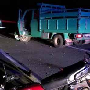 Motosikletle kamyonet &ccedil;arpıştı: 2 kişi hayatını kaybetti