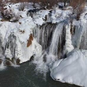 Muradiye Şelalesi beyaz gelinliğini giydi  