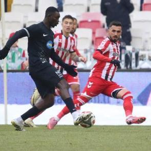 Tartışmalı karar sonrası 2 hakem istifa etti: Başkan canlı yayında duyurdu