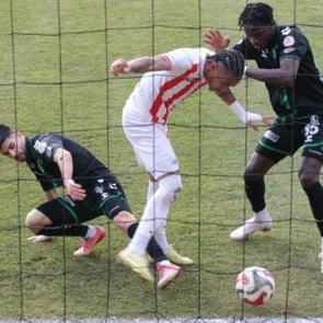 Yeni hoca ilk ma&ccedil;ında kazandı! Rakibini ateş atıp takımını play-off potasına soktu