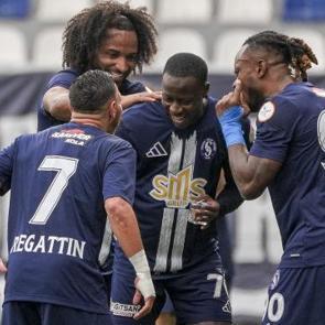 10 kişi Sarıyer'den evinde kritik galibiyet! Puanları eşitledi