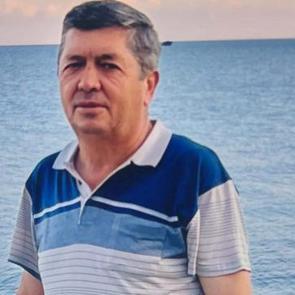 Emekli polis, anten d&uuml;zeltmeye &ccedil;ıktığı &ccedil;atıdan d&uuml;ş&uuml;p &ouml;ld&uuml;