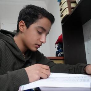 Depremde t&uuml;m ailesini kaybeden H&uuml;seyin, o g&uuml;n&uuml; anlattı 