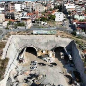 Ak Parti İzmir Milletvekili sitem etti! 8 yılda 2,5 Km'lik yol tamamlanamadı!