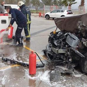 Antalya'da faciadan d&ouml;n&uuml;ld&uuml;: Finlandiyalı s&uuml;r&uuml;c&uuml; benzinliğe daldı