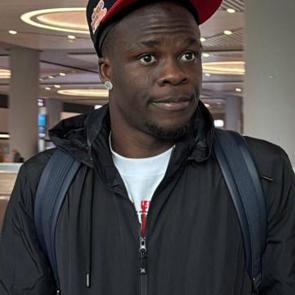 Beşiktaş'ın yeni yıldızına karşılama yapılmadı! Havalimanındaki hali g&uuml;ndem oldu