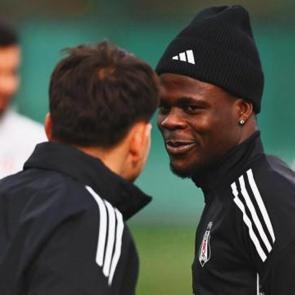 Beşiktaş'ta Junior Olaitan ilk idmanına &ccedil;ıktı