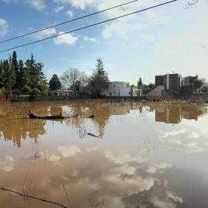 Bodrum'da selin boyutu g&uuml;n ağarınca ortaya &ccedil;ıktı! Evlerden tahliye edildiler