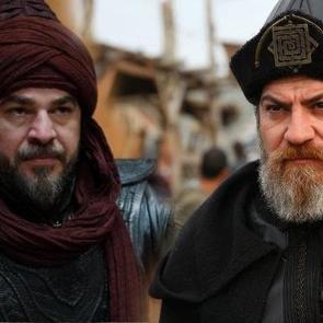 B&uuml;y&uuml;k s&uuml;rpriz: Diriliş Ertuğrul'un dev ismi Gecenin K&ouml;pr&uuml;s&uuml;'yle d&ouml;n&uuml;yor!