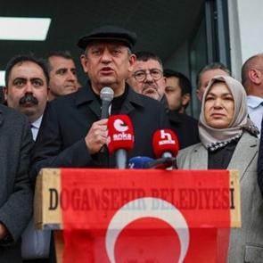 CHP'nin deprem b&ouml;lgesine bakışını &ouml;zetleyen video: &Ouml;zel'den m&uuml;jde &uuml;st&uuml;ne m&uuml;jde(!)